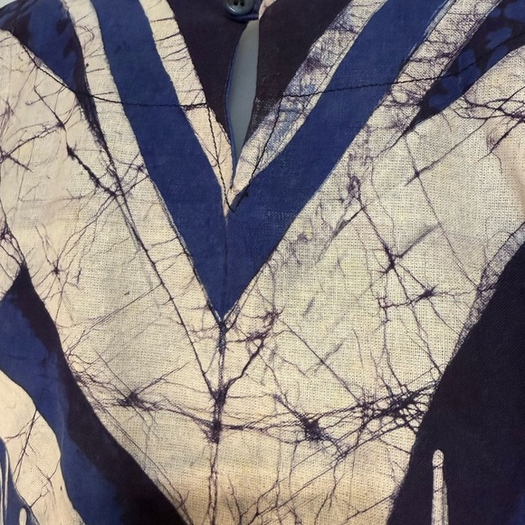 Batik Print Short Sleeve Side Slit Shirt Tunic NWOT Traditional Pattern Size L - Picture 5 of 7